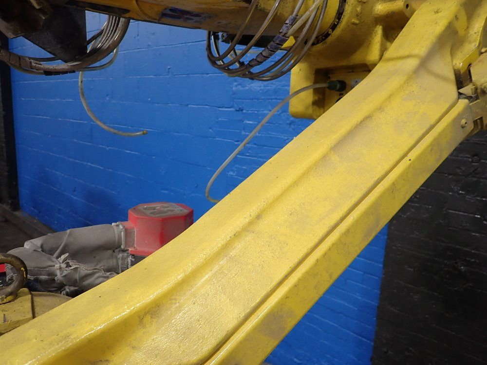 Fanuc 2004 Fanuc M16i Robot