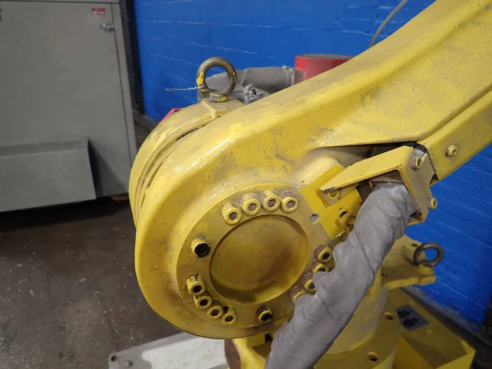Fanuc 2004 Fanuc M16i Robot