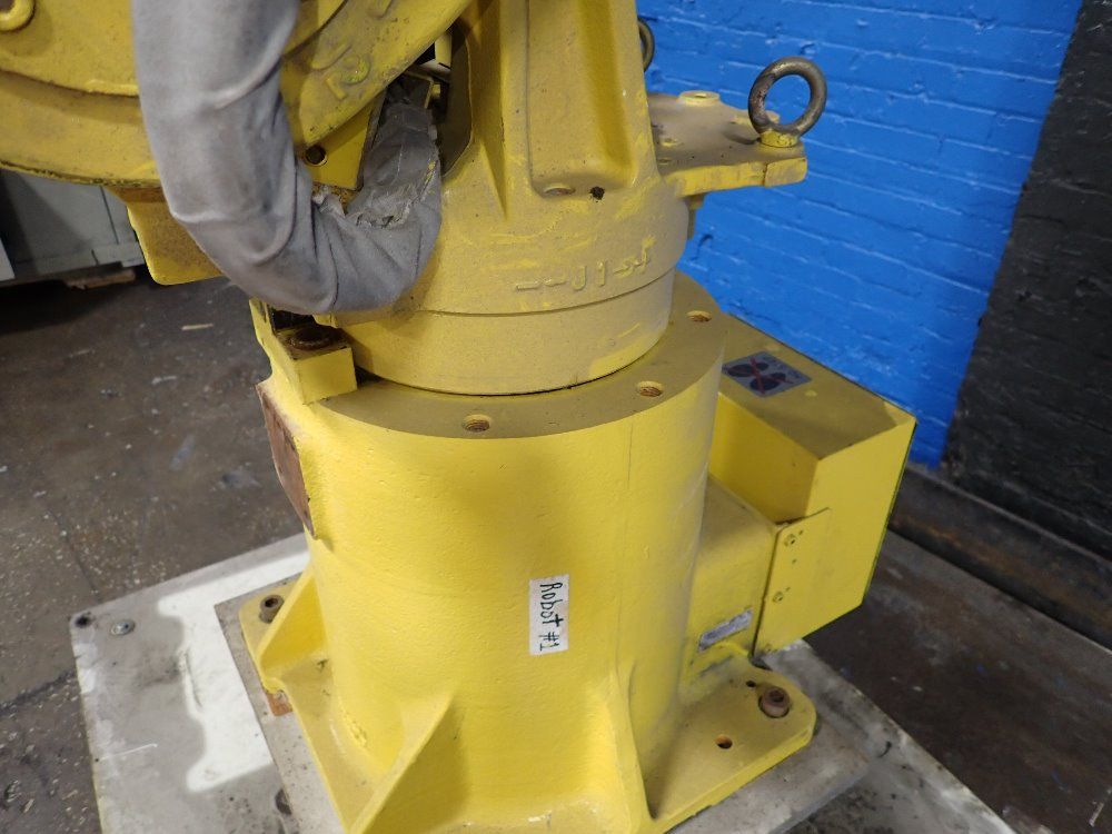 Fanuc 2004 Fanuc M16i Robot