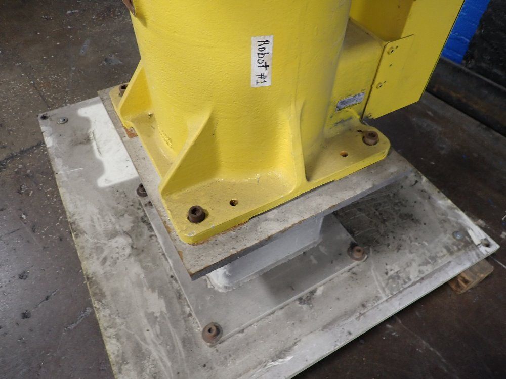 Fanuc 2004 Fanuc M16i Robot