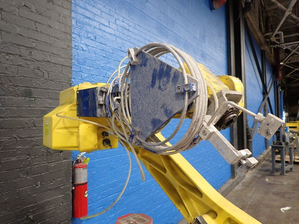 Fanuc 2004 Fanuc M16i Robot