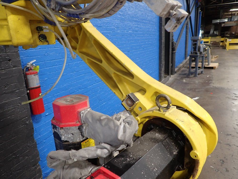 Fanuc 2004 Fanuc M16i Robot