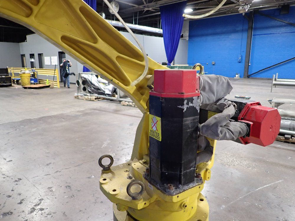 Fanuc 2004 Fanuc M16i Robot