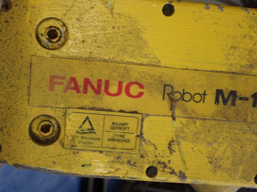 Fanuc 2004 Fanuc M16i Robot