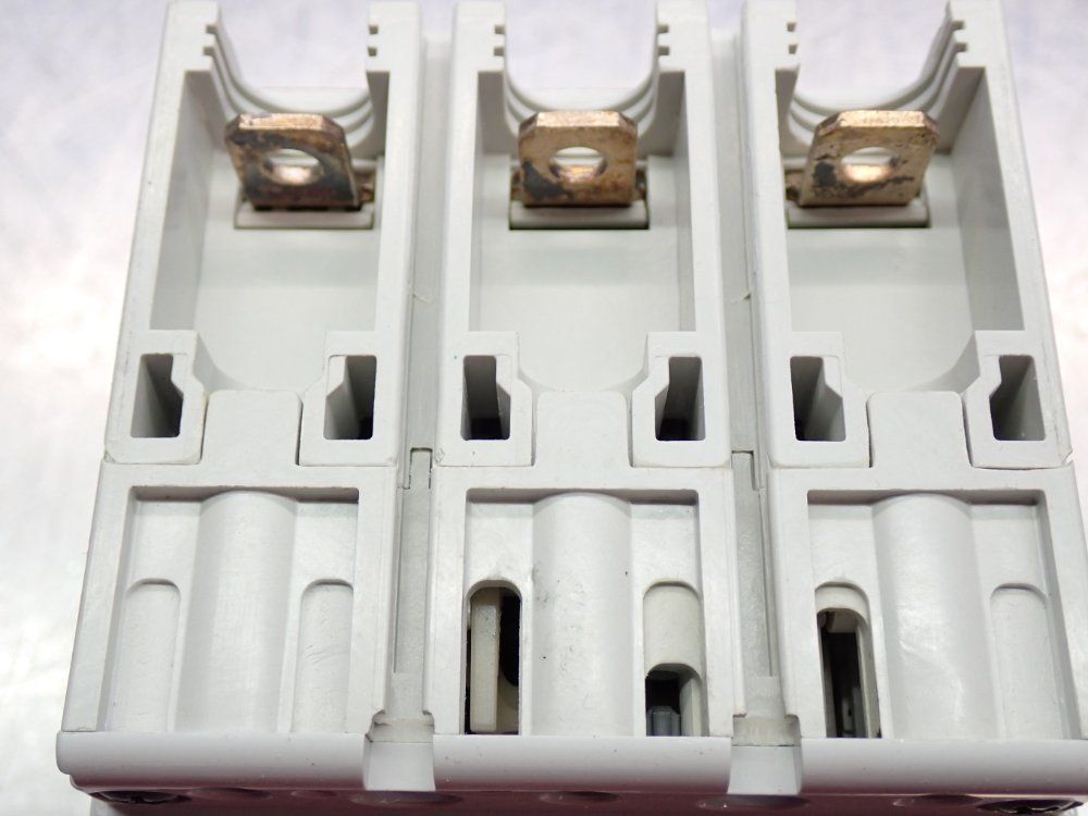 Allen Bradley Molded Case Circuit Breaker - 140g-h6c3-c15