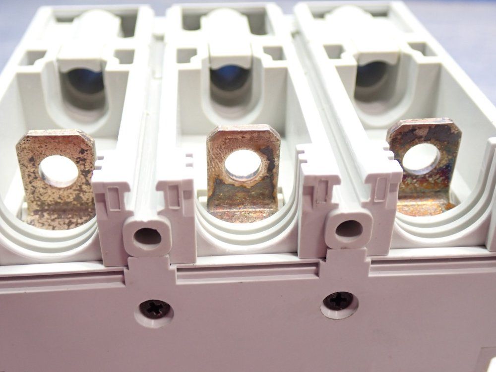 Allen Bradley Molded Case Circuit Breaker - 140g-h6c3-c15