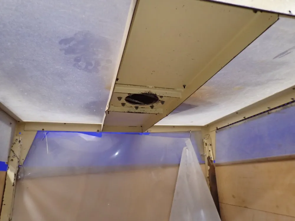 Conair Aprox. 33" Hopper