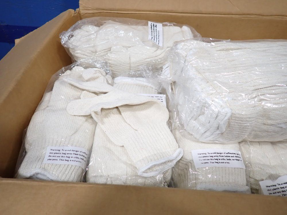  Gloves