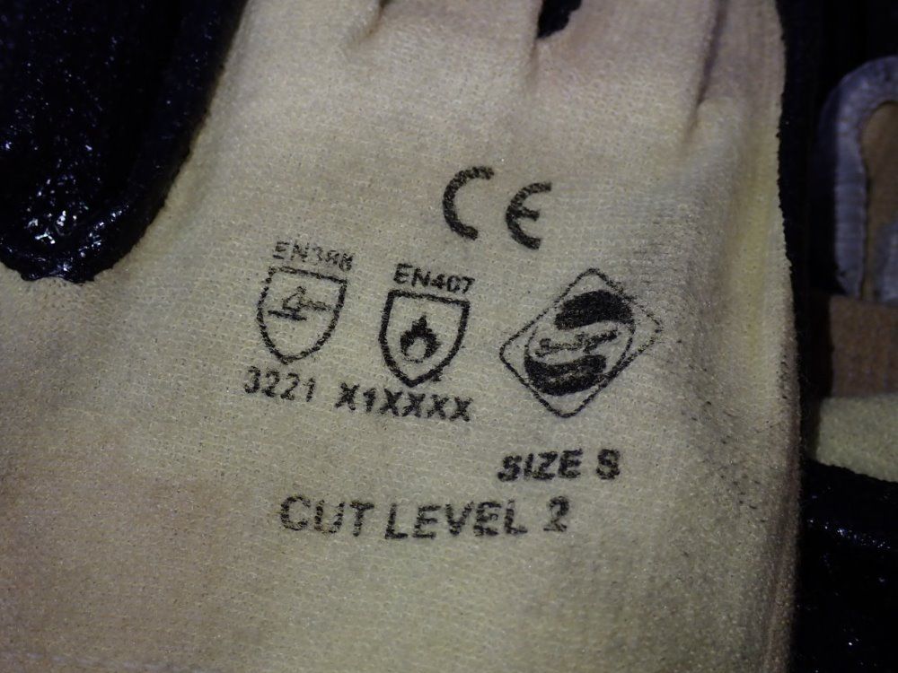Dupoint Gloves