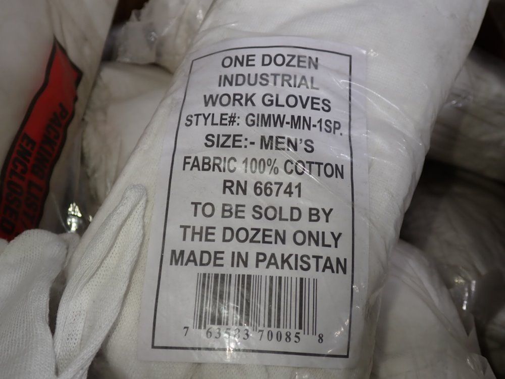  Gloves