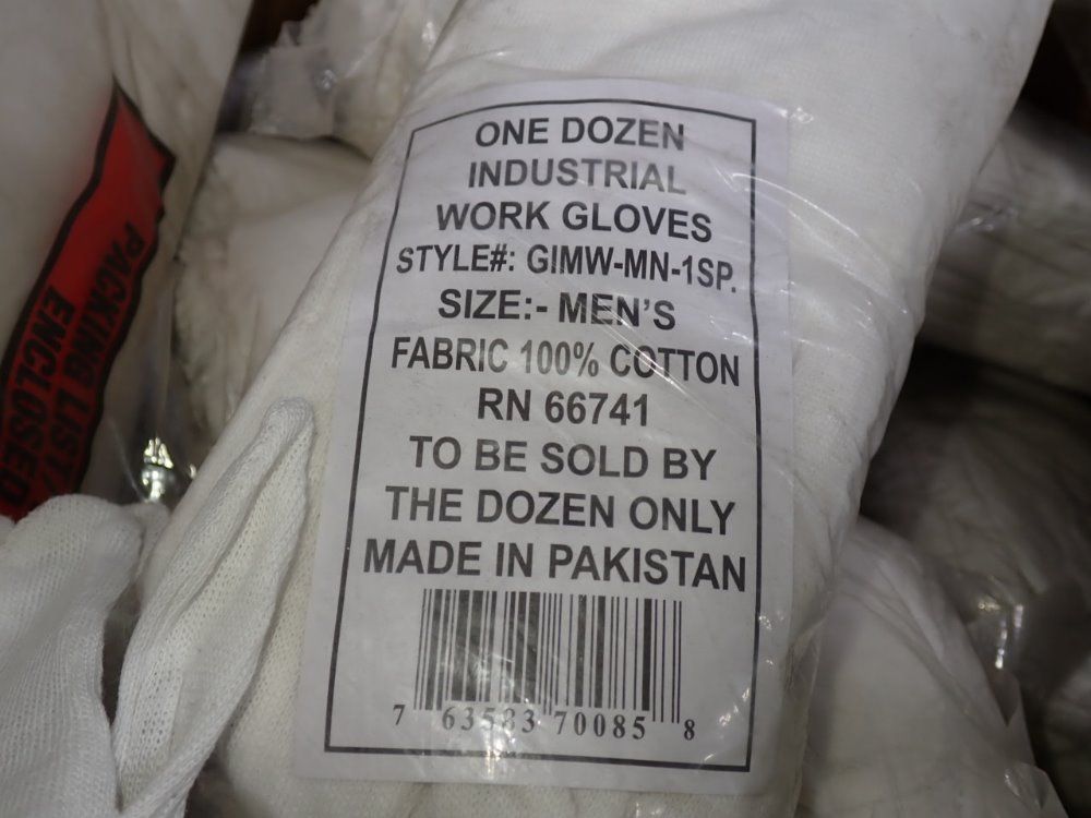  Gloves