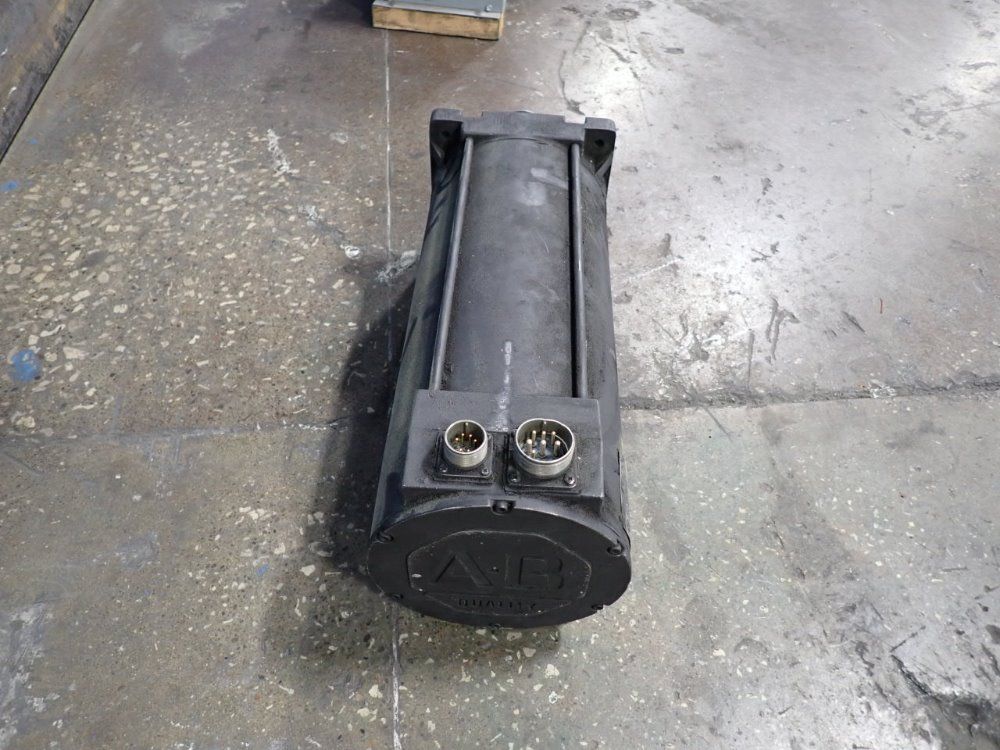 Allen Bradley 7.5 Kw Ac Servo Motor - 1326ab-c3e-11-2267b