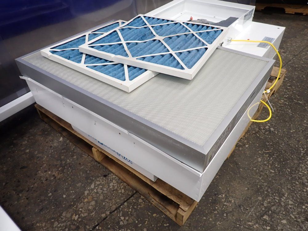 Terra Universal Laminar Flow Hood