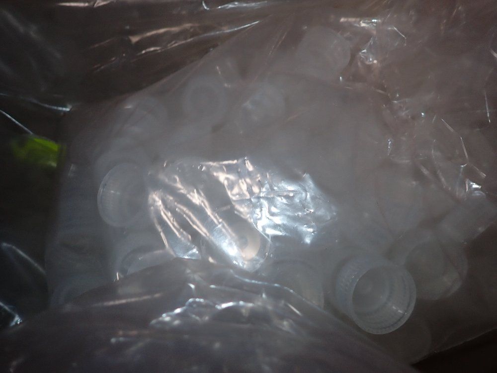  Plastic Capsbottles