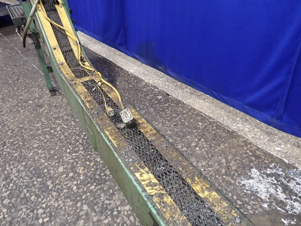 Titan 4" W Chip Conveyor