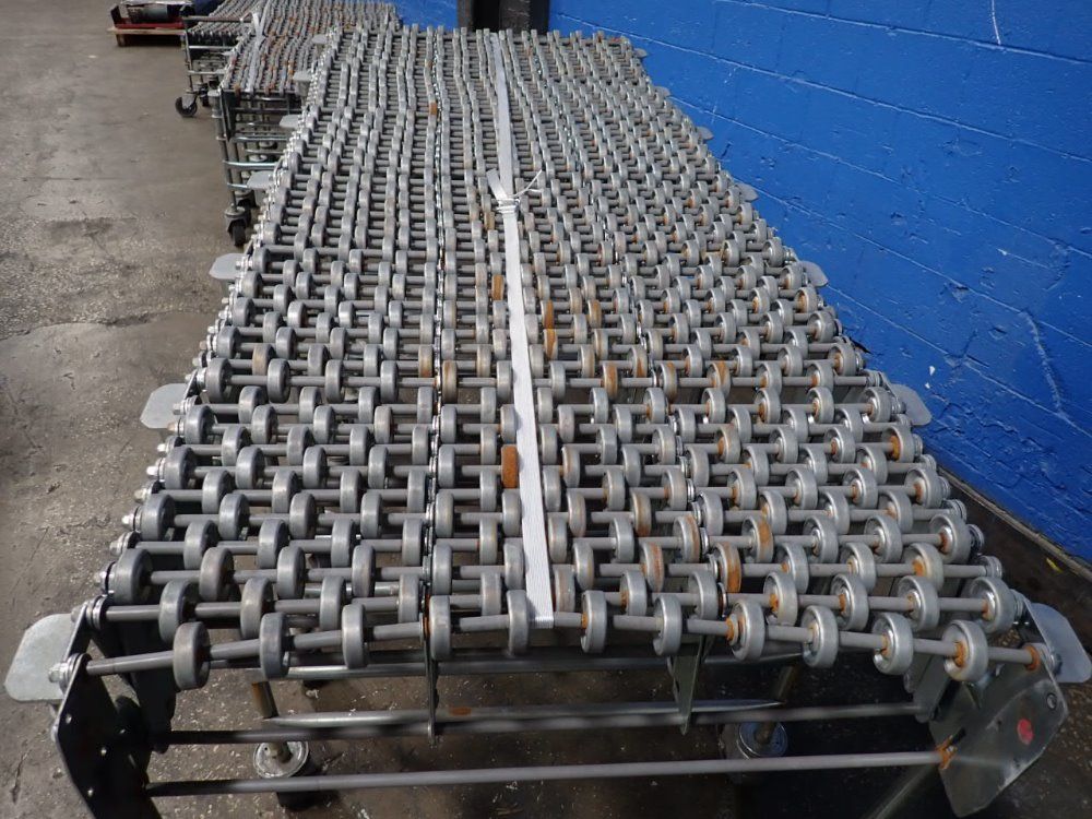 Flexible Material Handling Accordion Skate Conveyor