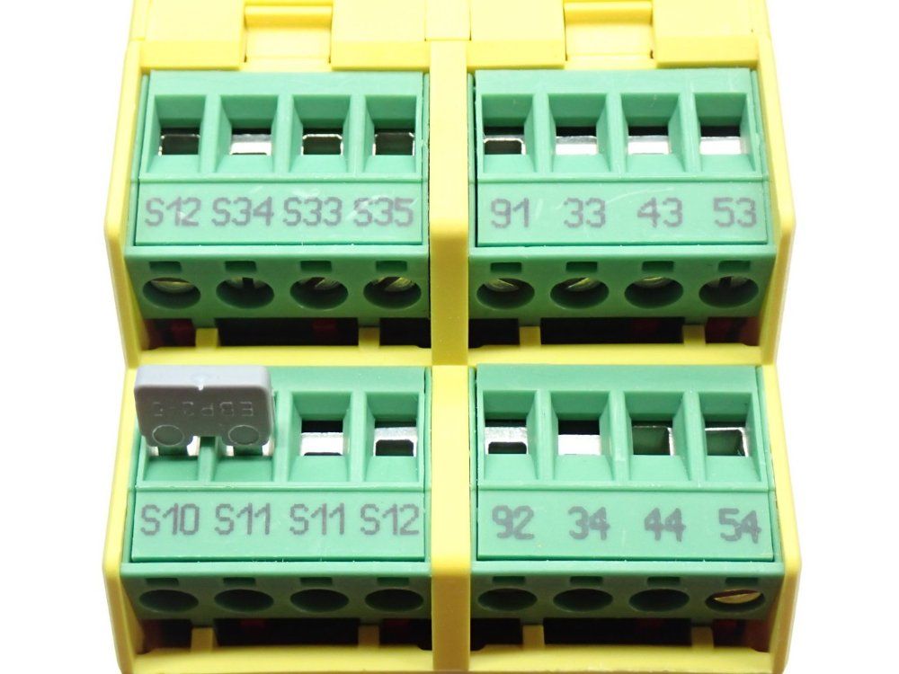 Phoenix Contact Safety Relay - Psr-scp-24uc/esam4/8x1/1x2