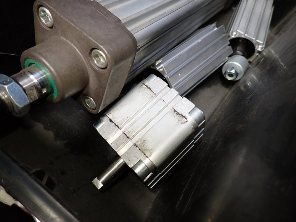  Cylinders