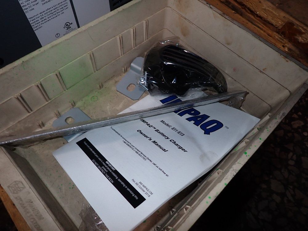 Impaq Battery Charger