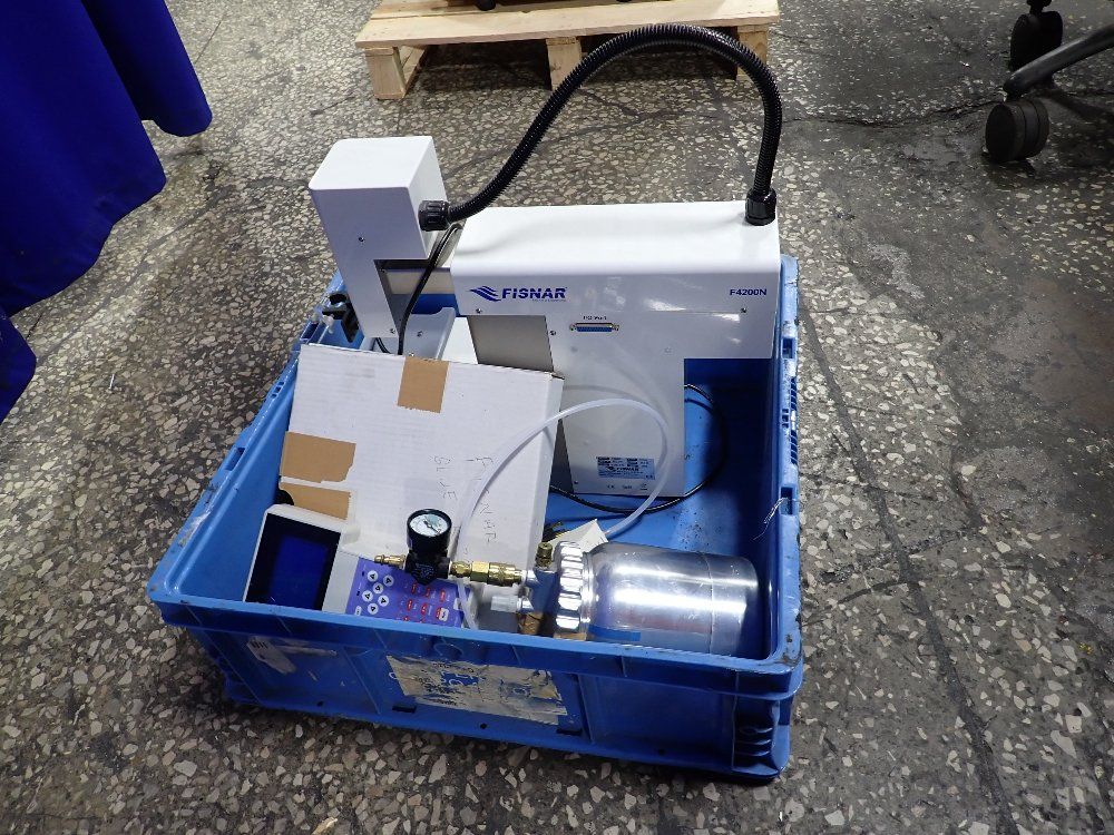 Fisnar Dispensing Robot