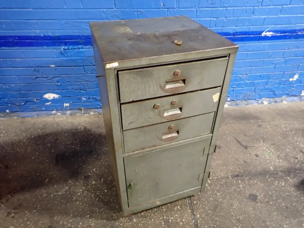 TOOL CABINET