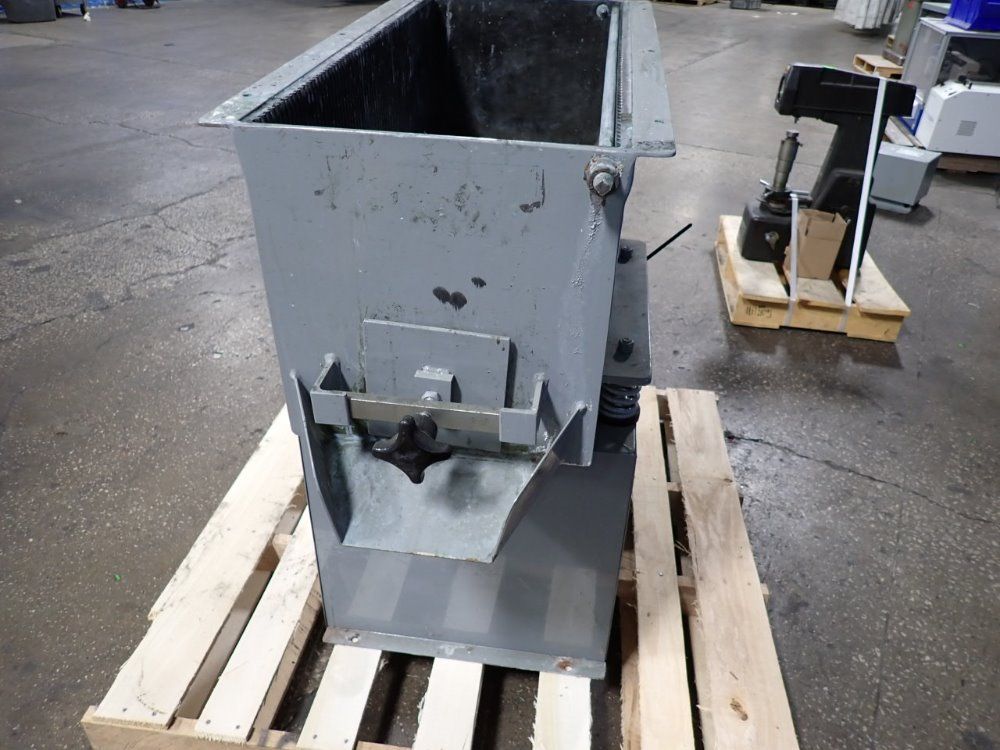 C  M Topline Vibratory Finisher