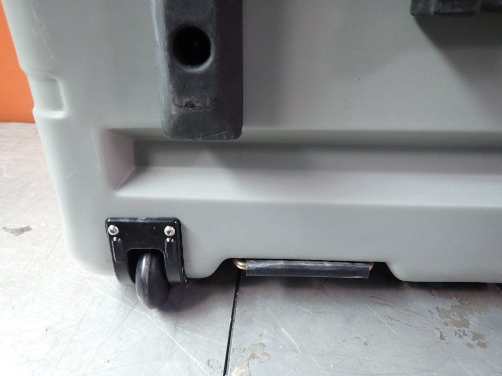 Hardigg Cases Transit Case Exterior 30 X 30 X 9 Interior Foam Removed 27 X 27  X 8 14