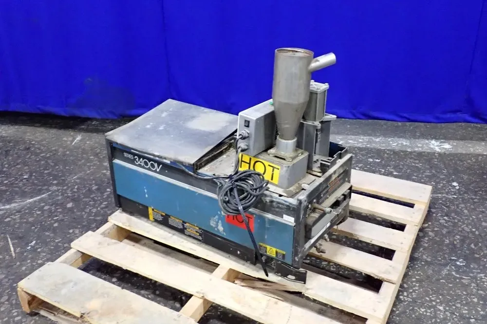 HOT MELT ADHESIVE APPLICATOR SYSTEM