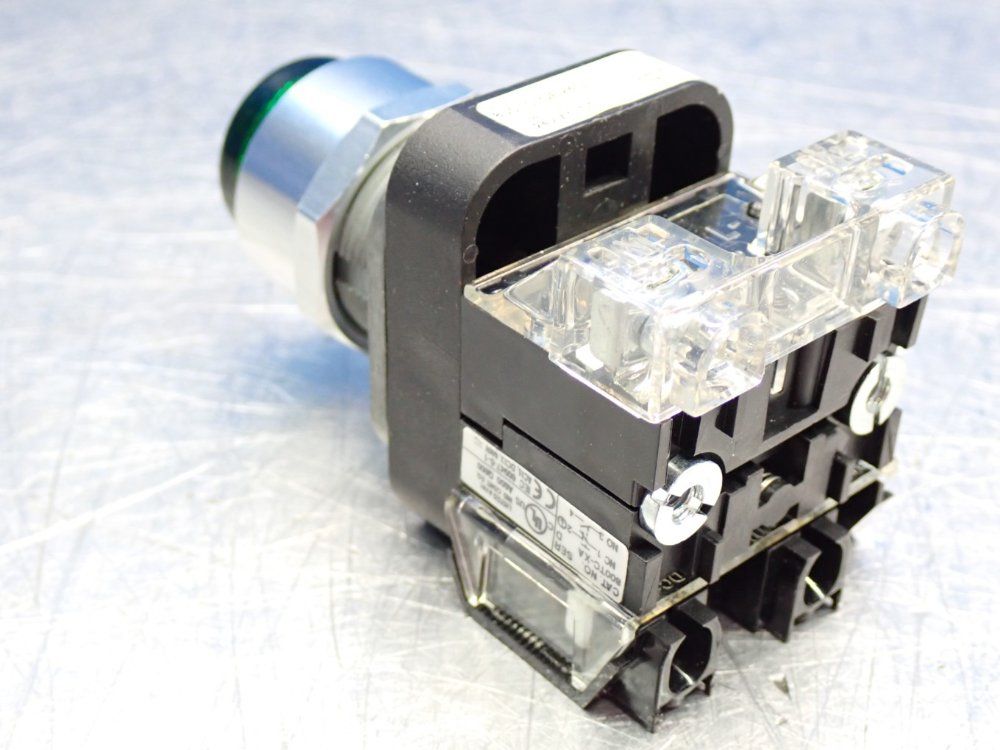 Allen Bradley Illuminated Push Button Green Lens - 800tc-qb24g