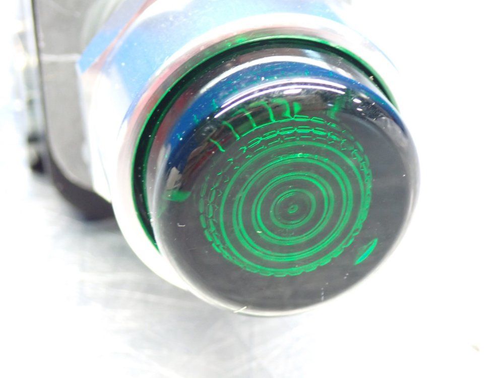 Allen Bradley Illuminated Push Button Green Lens - 800tc-qb24g
