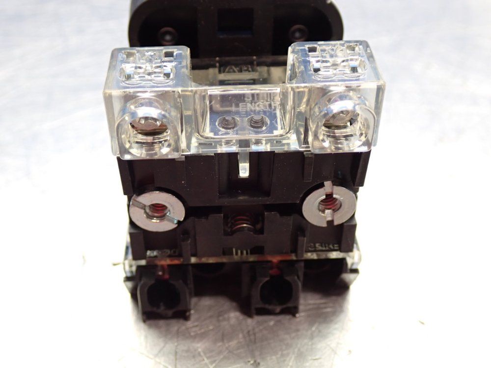 Allen Bradley Illuminated Push Button Green Lens - 800tc-qb24g