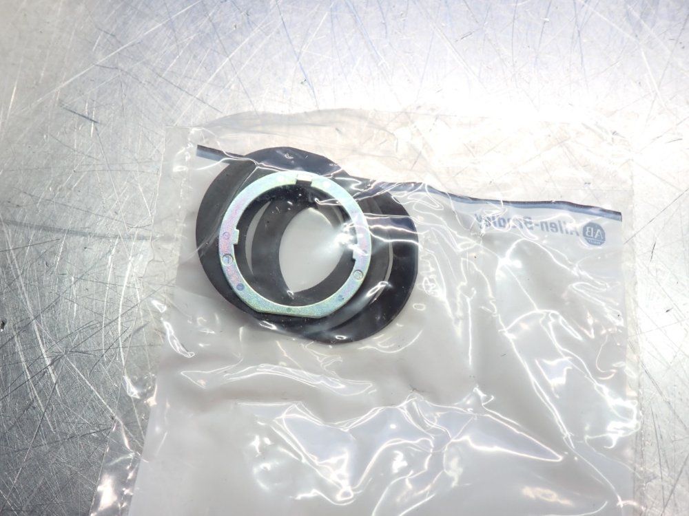 Allen Bradley Illuminated Push Button Green Lens - 800tc-qb24g