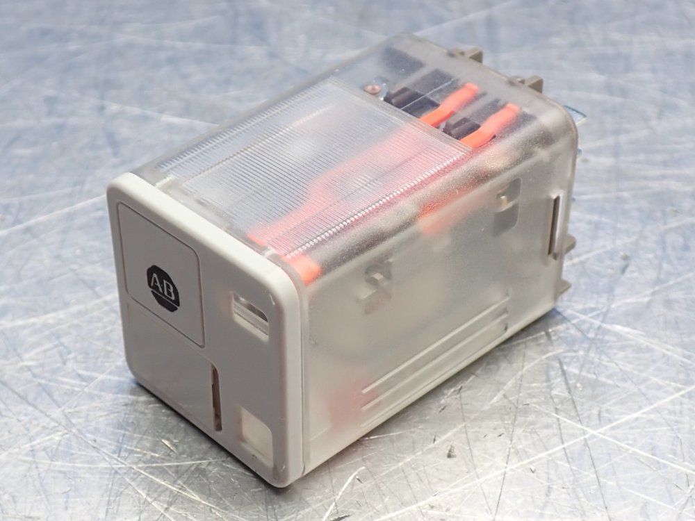 Allen Bradley Gp Tall Square Base Relay - 700-hb33z24-4