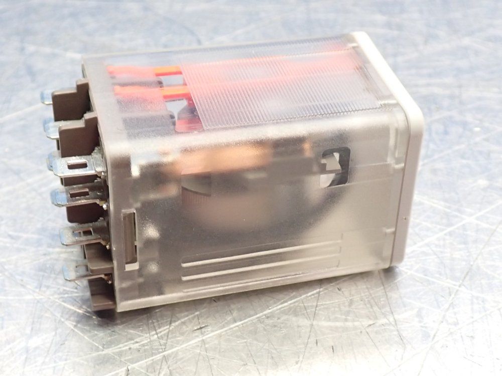 Allen Bradley Gp Tall Square Base Relay - 700-hb33z24-4