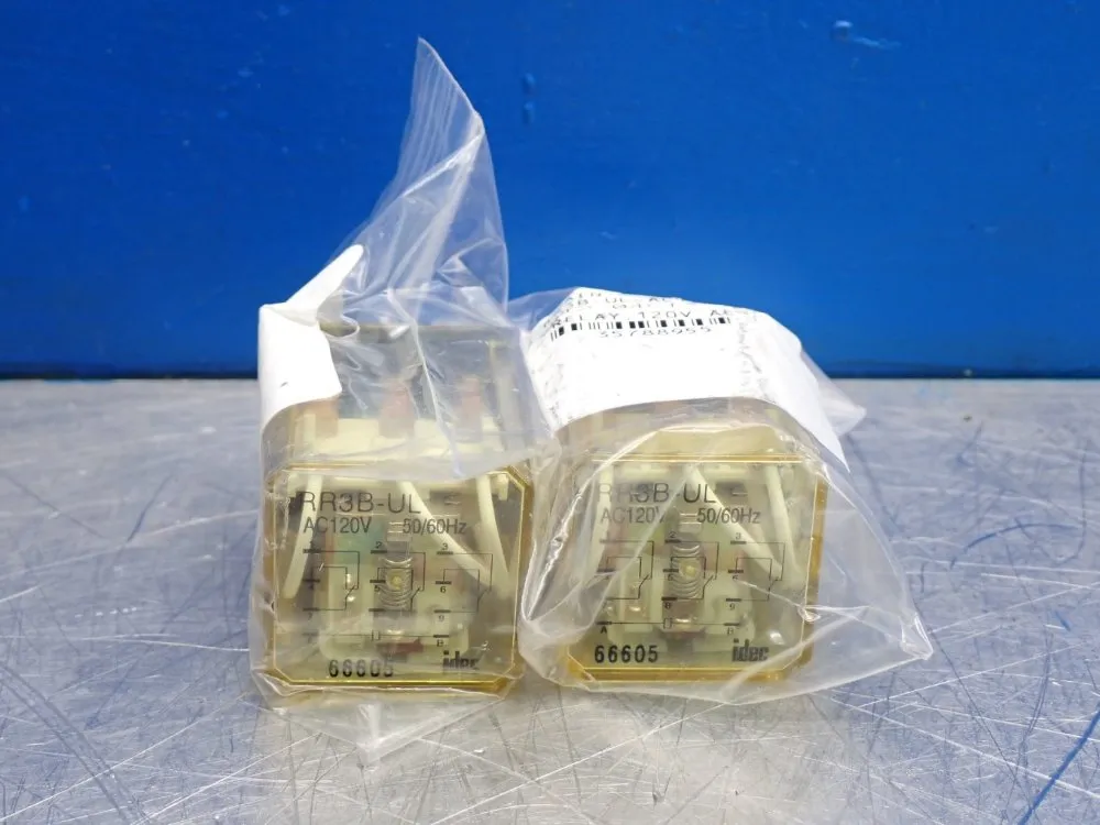 Idec Industrial Plug In Relay 1 Lot Of 2 - Rr3b-ulcac120v