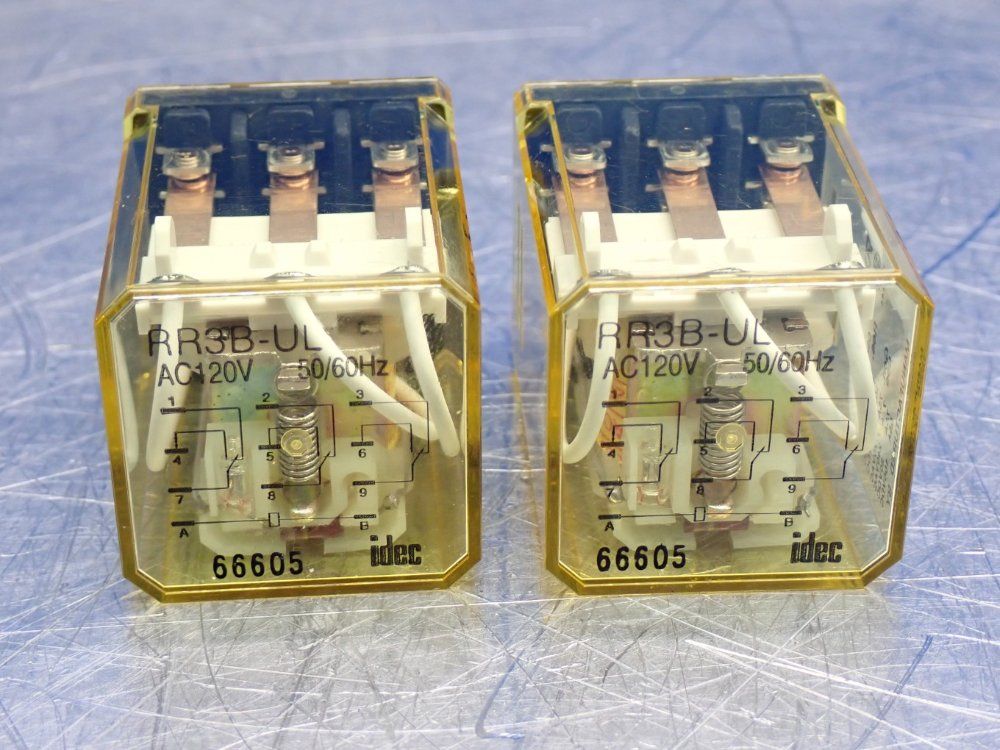 Idec Industrial Plug In Relay 1 Lot Of 2 - Rr3b-ulcac120v
