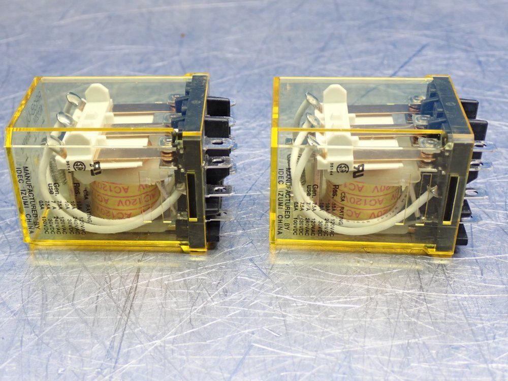 Idec Industrial Plug In Relay 1 Lot Of 2 - Rr3b-ulcac120v