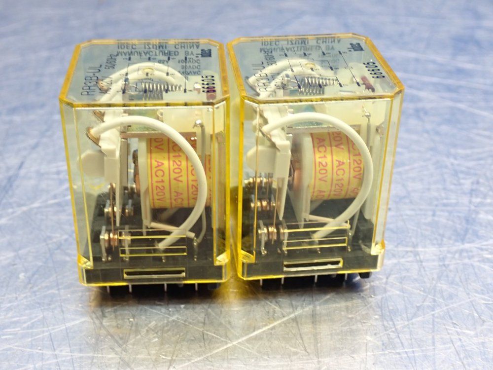 Idec Industrial Plug In Relay 1 Lot Of 2 - Rr3b-ulcac120v
