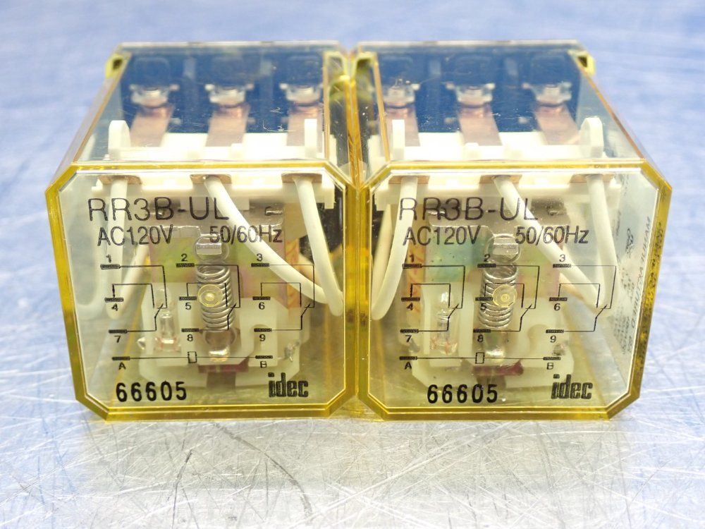 Idec Industrial Plug In Relay 1 Lot Of 2 - Rr3b-ulcac120v