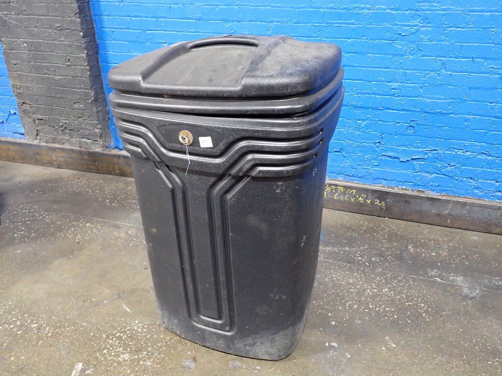  Trash Can W Lid