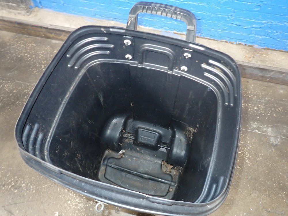  Trash Can W Lid