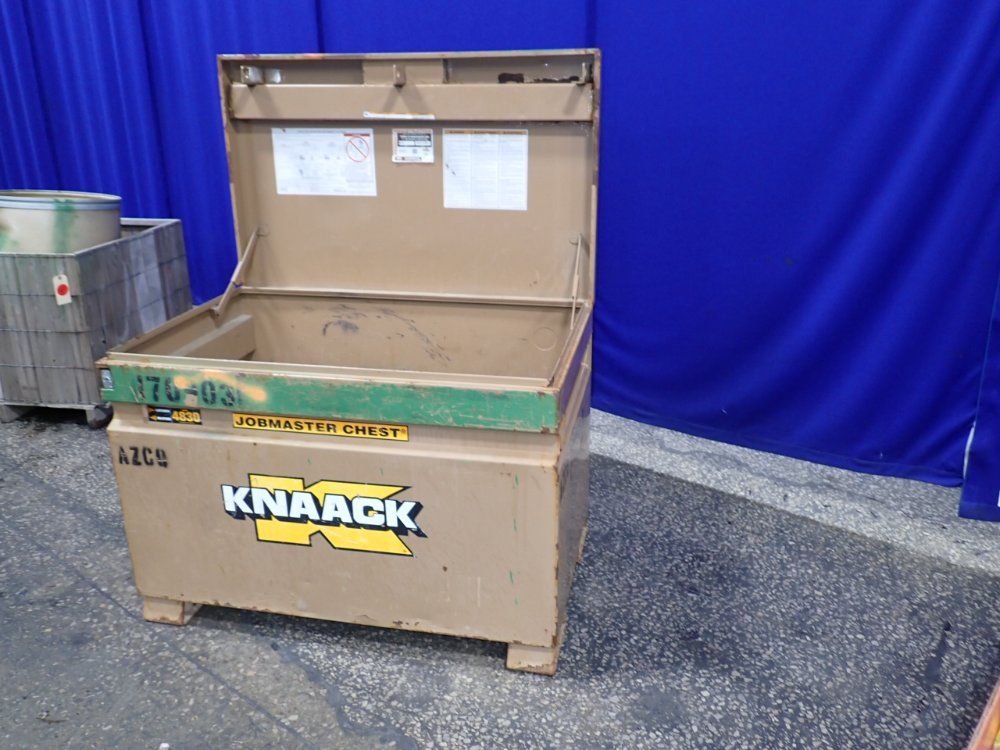 Knack 48" X 30" X 27" Jetmaster Chest