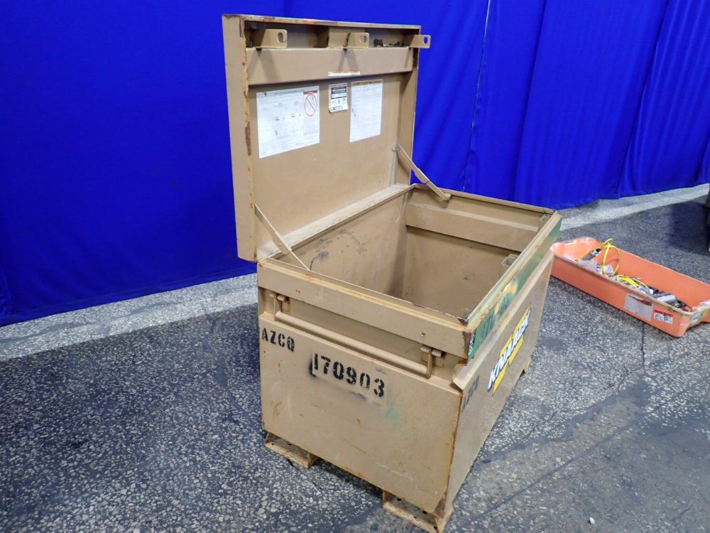 Knack 48" X 30" X 27" Jetmaster Chest