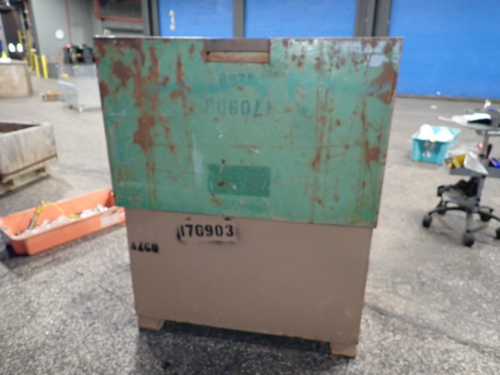Knack 48" X 30" X 27" Jetmaster Chest