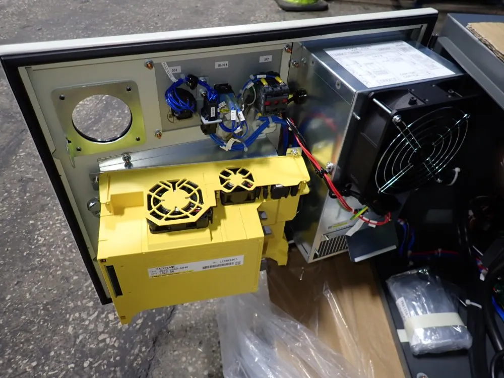 Fanuc Robot Controller - A05b-2651-b021 / R-30ib