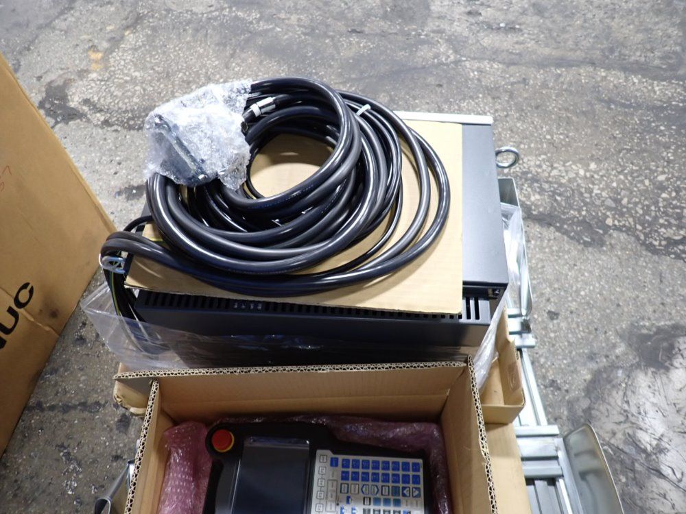 Fanuc Robot Controller - A05b-2651-b021 / R-30ib