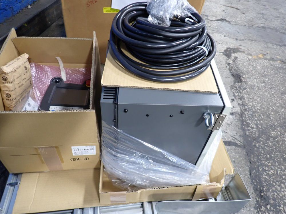 Fanuc Robot Controller - A05b-2651-b021 / R-30ib