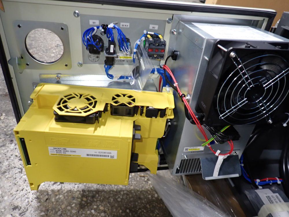 Fanuc Robot Controller - A05b-2651-b021 / R-30ib