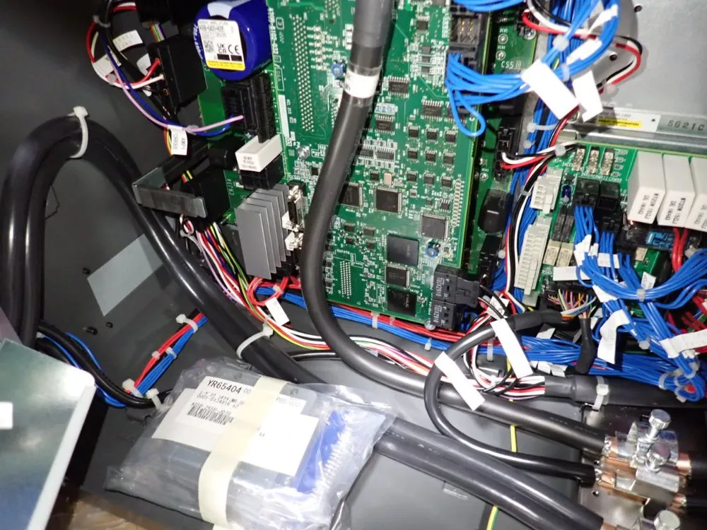 Fanuc Robot Controller - A05b-2651-b021 / R-30ib