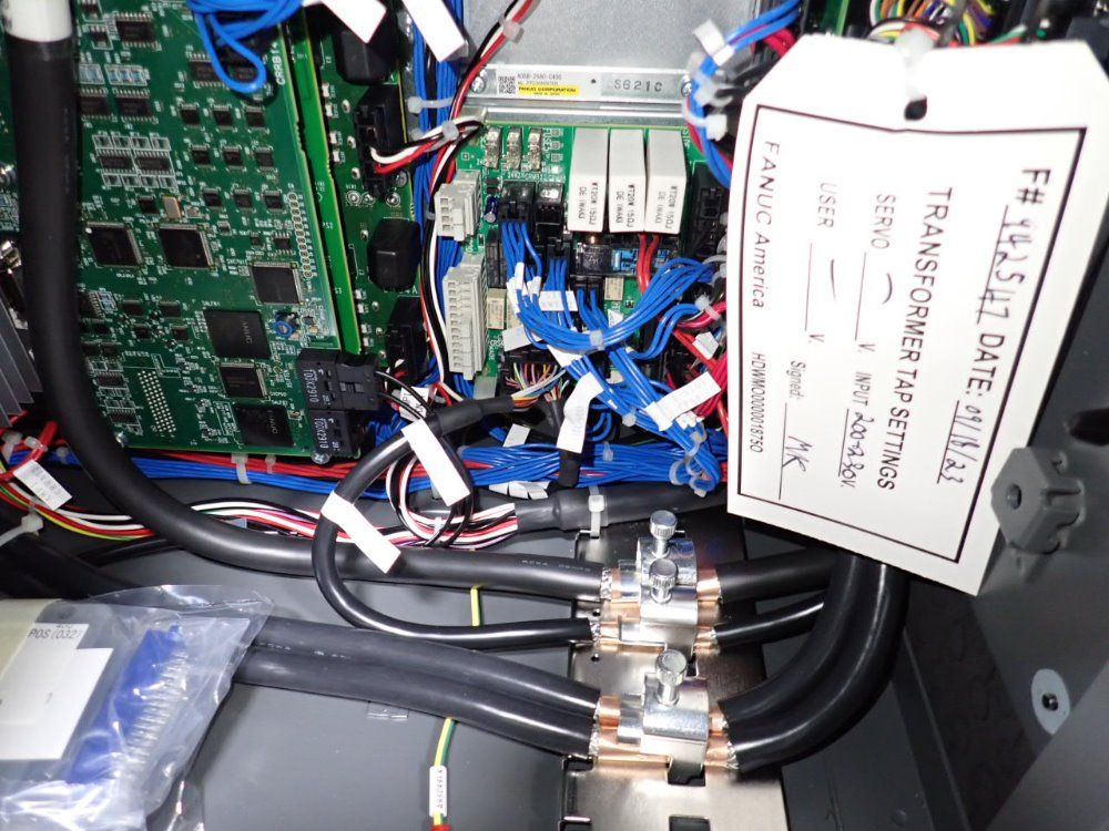Fanuc Robot Controller - A05b-2651-b021 / R-30ib